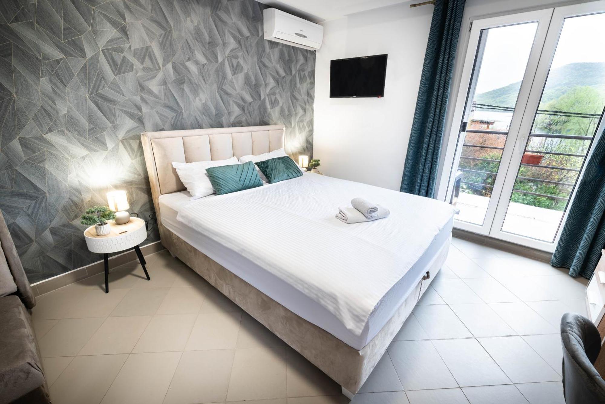 Studio Apartment Cudo Nevidjeno Karuc Kültér fotó