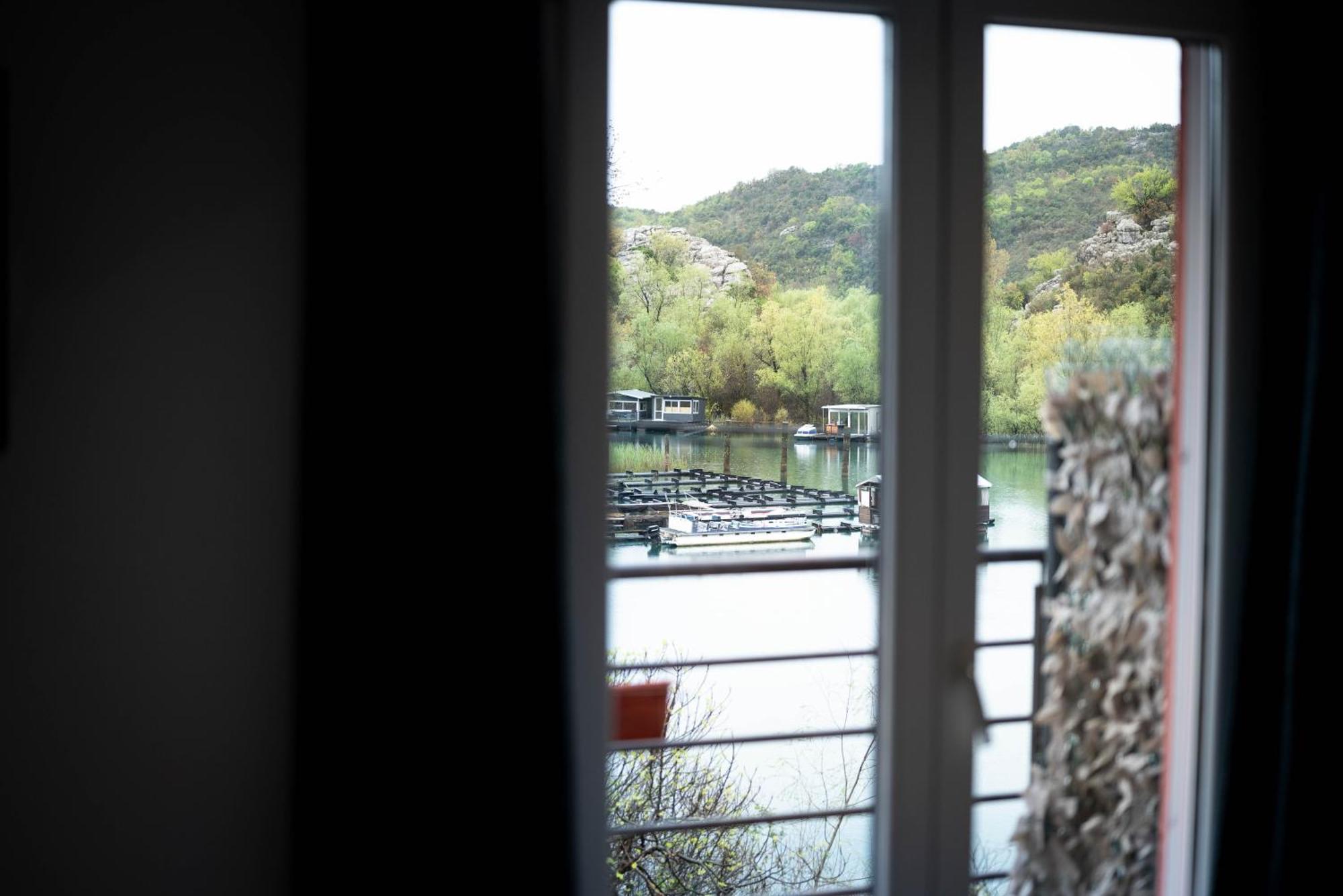 Studio Apartment Cudo Nevidjeno Karuc Kültér fotó