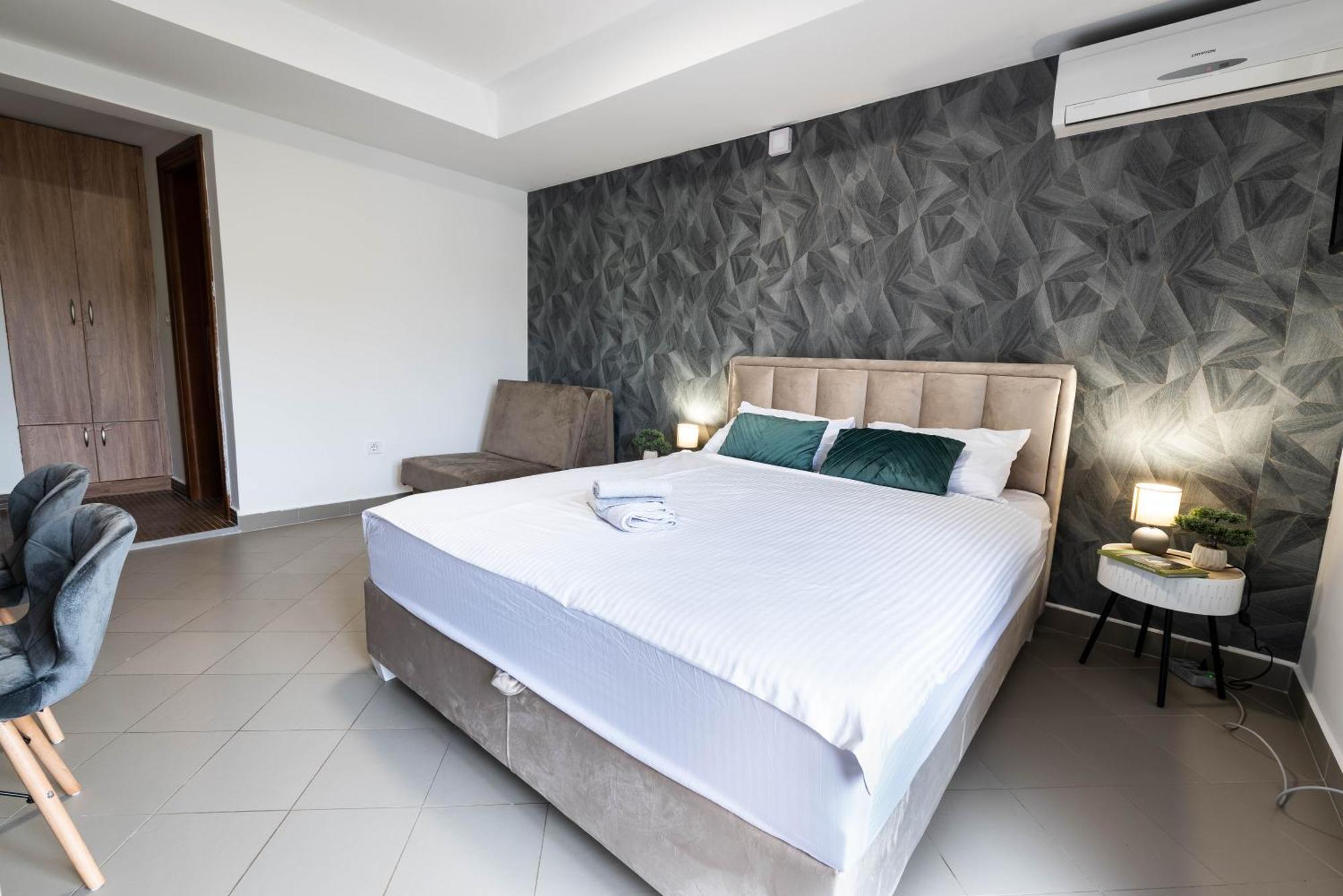 Studio Apartment Cudo Nevidjeno Karuc Kültér fotó